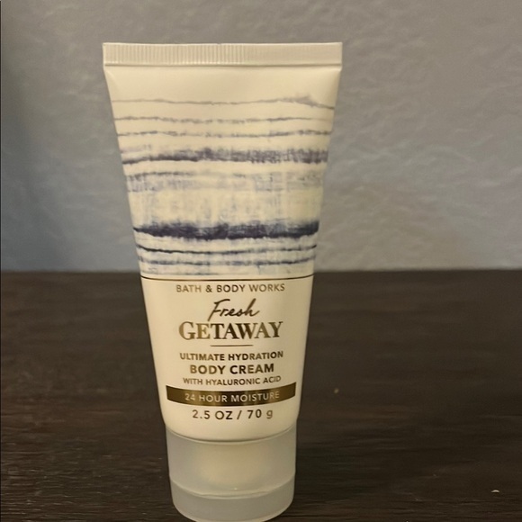 Bath & Body Works Blue and White Moisturizer - Picture 1 of 1